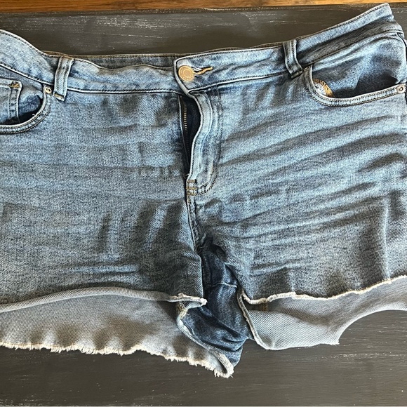 3 pairs Maurices Jean Shorts - Picture 1 of 3